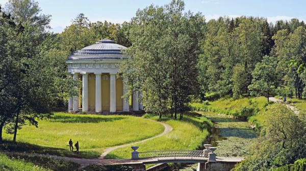 В Павловском парке под Петербургом отреставрируют ворота и ограду